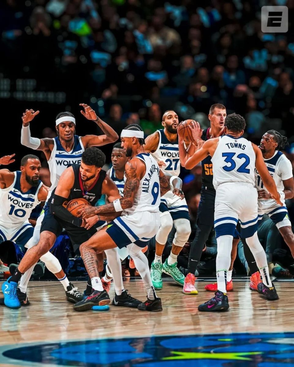 交出34分19篮板7助攻,但,过多的上场时间也导致了约基奇最后体力不支