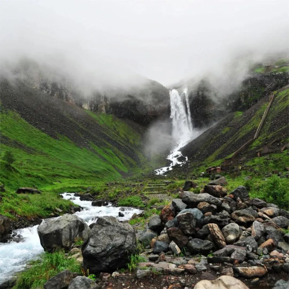 世界落差最大火山湖瀑布"长白山瀑布"世界最深的火山湖"天池必赏景点