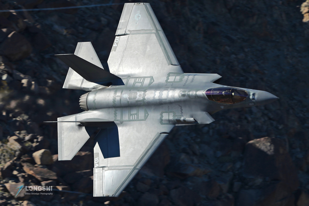 f-35闪电ii战斗机和中国的歼-20战斗机一样,也是采用了有源相控阵