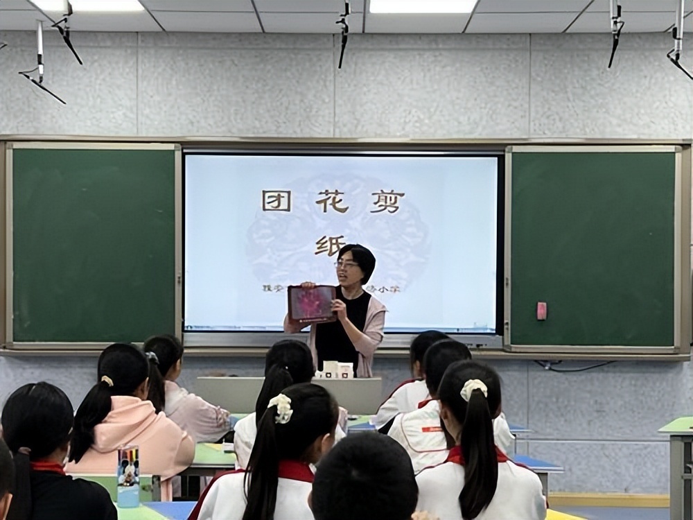 雅安民盟名山区支部在前进慈济小学开展农村教育烛光行动