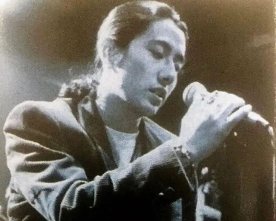 15年后再看"音乐浪子"郑钧:他浪子回头,跟刘芸无关!