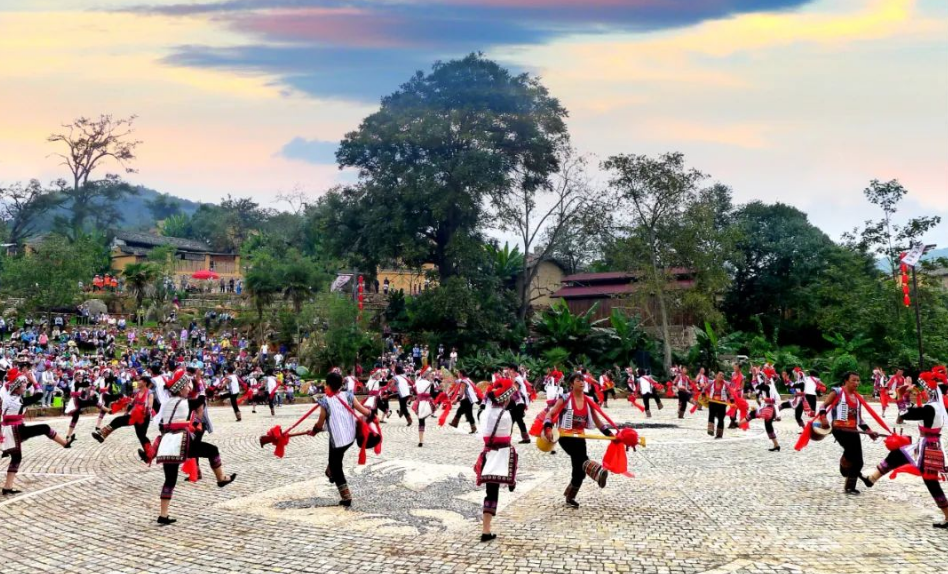 四,锦屏山风景区在锦屏山脚步行游玩多姿多彩的五彩云池梯田景观美如