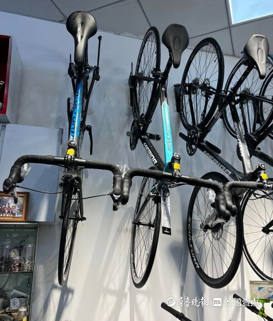 周末踏春轻旅行,公路自行车成年轻人新宠!