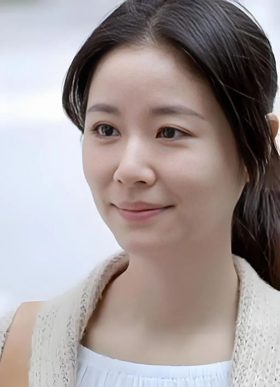 49岁林心如美出新高度!医美与时尚并重,少女气息扑面而来