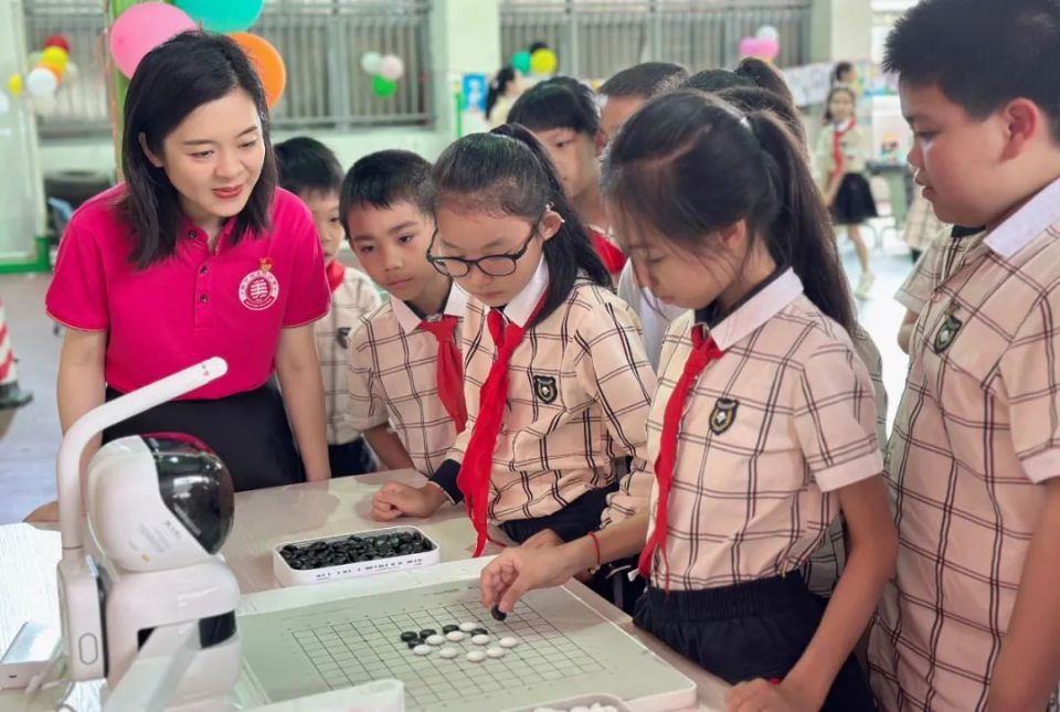 才艺秀,以学科知识融合为亮点的游园会,主打绿色环保理念的跳蚤市场