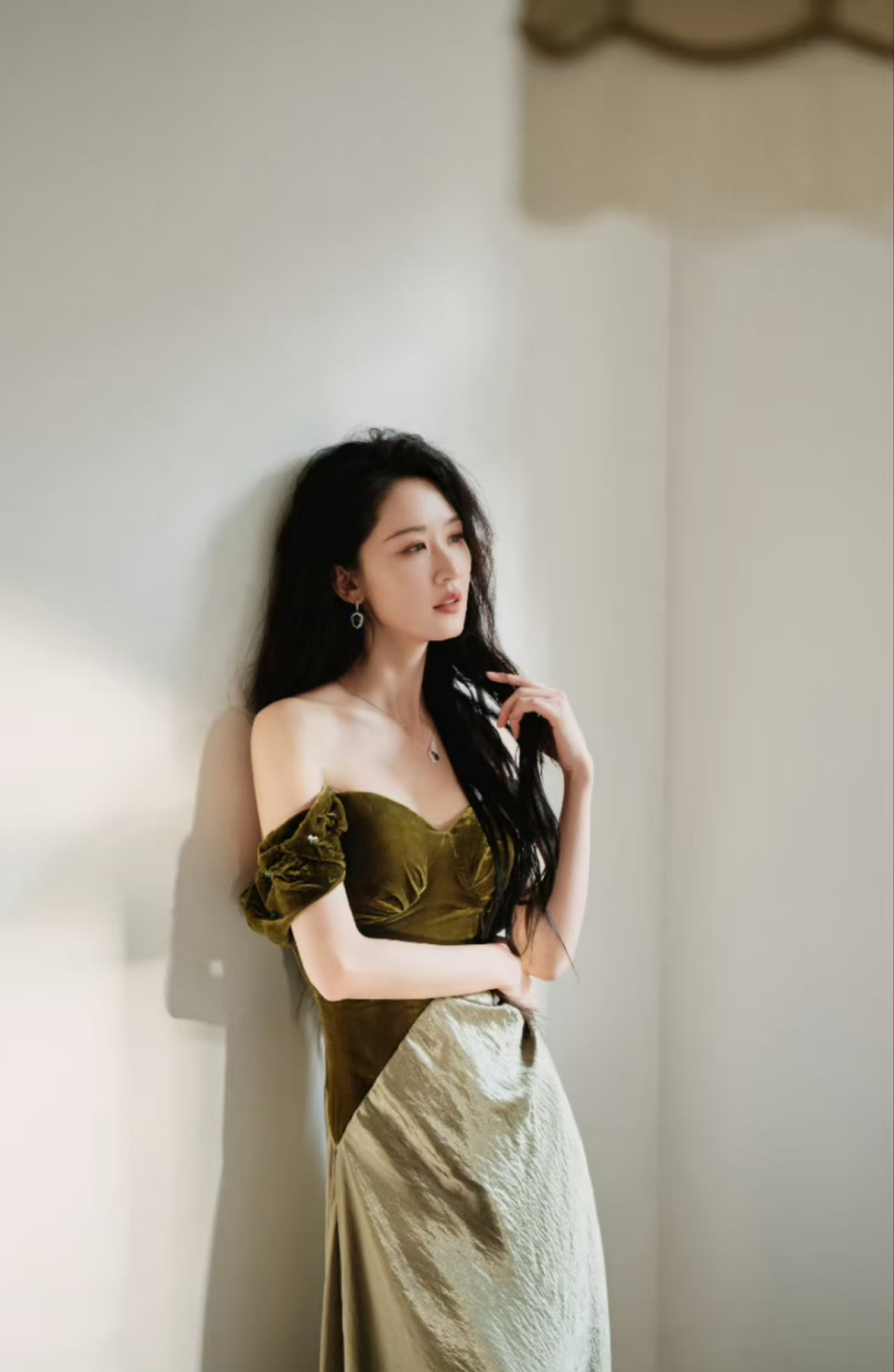 《大奉打更人》选角绝了，张雯毛晓慧剧中演母女，都撞脸了刘亦菲_腾讯新闻