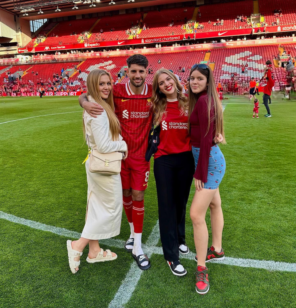 藏不住了09索博斯洛伊新女友终于现身,此前一直被隐藏