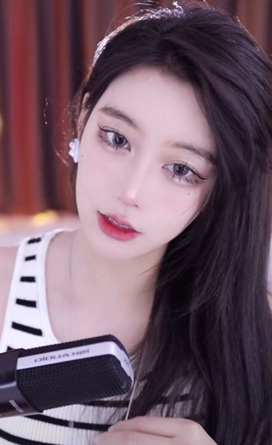 lol半神新英雄阿萝拉;faker阿狸皮肤语音被爆嘲讽玩家;女主播表示百级