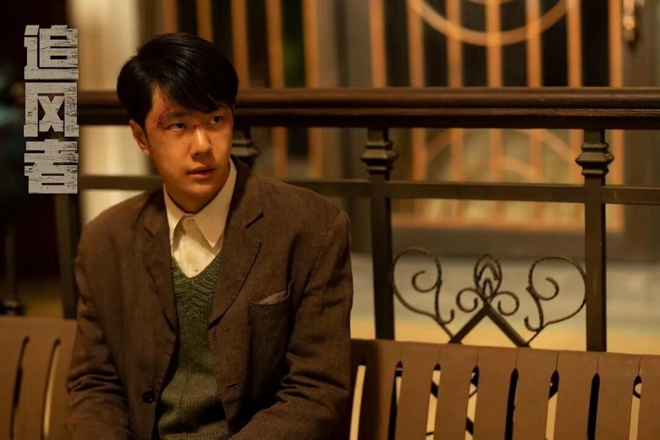 同样演"寒门天才",对比26岁王一博和35岁朱一龙,才明白什么叫演技炸裂