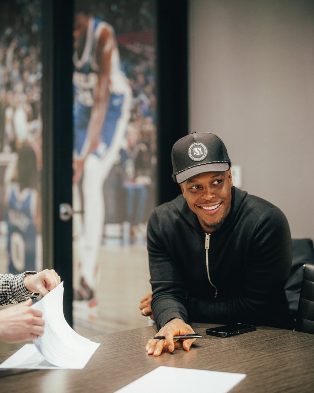 合同280万美元76人官方球队正式签下老将凯尔洛瑞