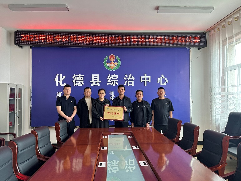 乡镇,校园进行回访,调研,与获得"先进集体"的商都县职业技术学校领导