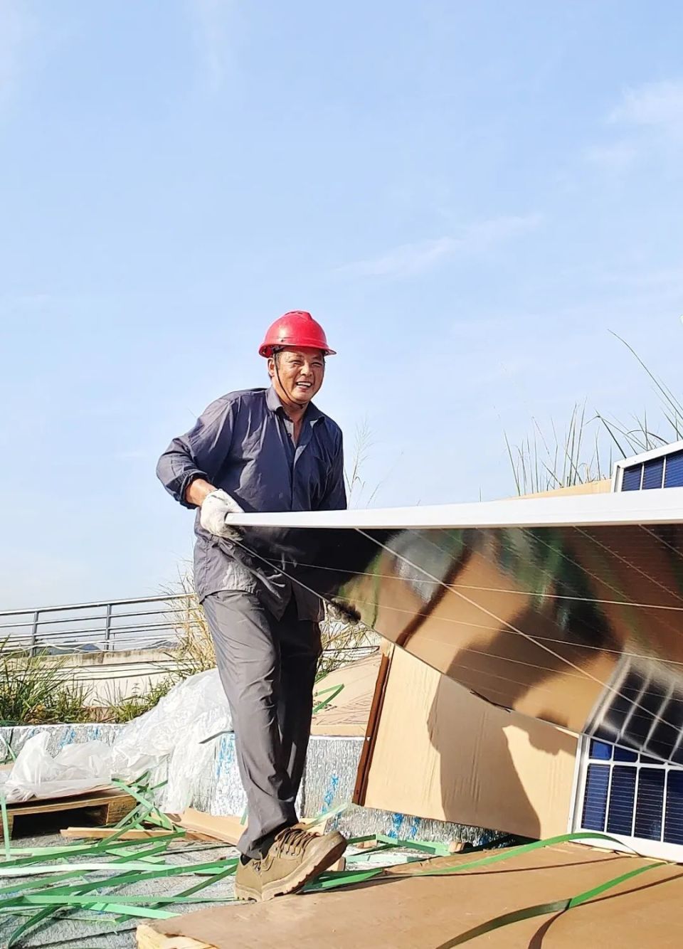 许云龙,奋战在楼顶的"光明使者"