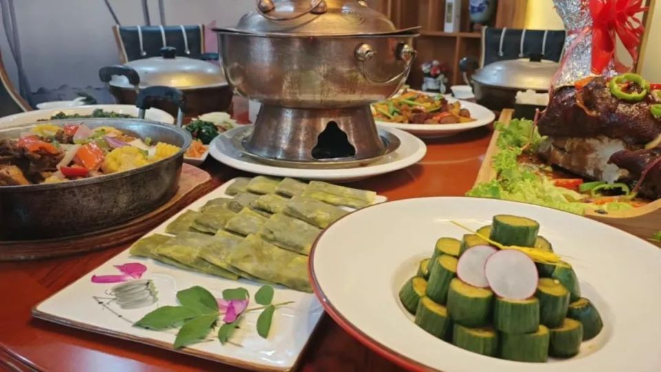 走进位于湟中区李家山镇柳树庄村的云谷川印象小镇,古朴的民俗建筑里