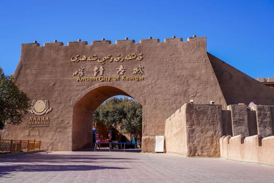 这座新疆古城是旅行者们钟爱的热门目的地,不仅民族风情浓郁,更有遍地