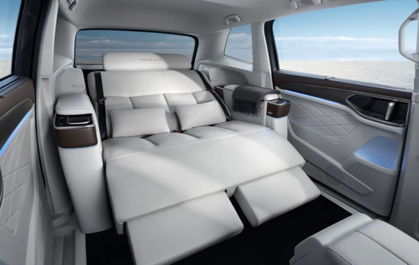 脱胎换骨大众新威然成都车展官宣空间更大二排配座椅床