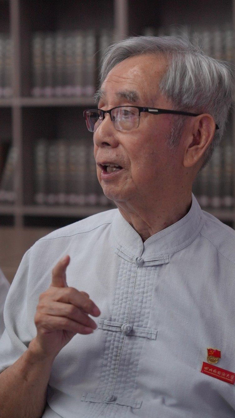 国内第二位！杨武能获“北极光”杰出文学翻译奖，他把奖杯赠予学校_腾讯新闻