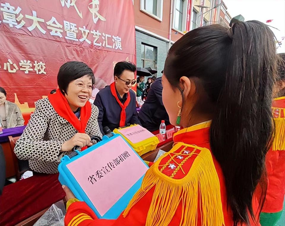青海省委宣传部组织开展联点帮扶村2024年"六一"国际儿童节慰问活动