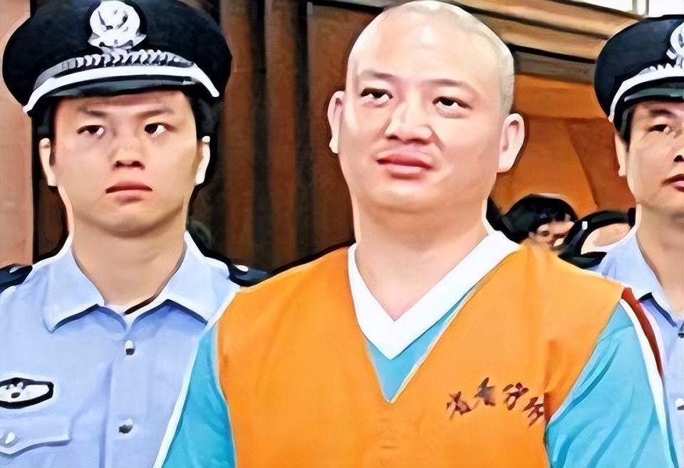 刘招华的原配妻子吴云青,是他的老乡,也是他的初恋.