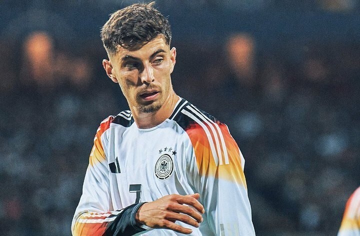 本场比赛第55分钟,哈弗茨禁区内接萨内传球,转身抽射破网,助德国队