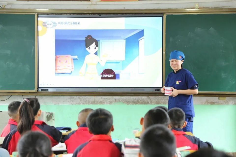 "青年专家走基层"活动走进凯里