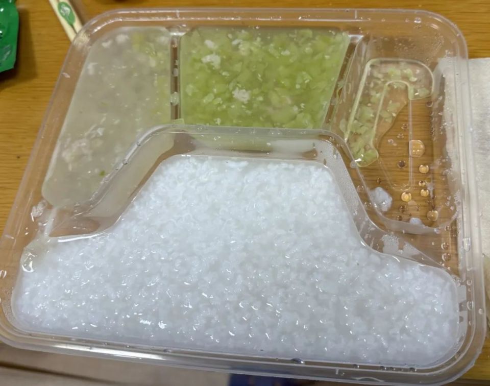 我胆囊切除术后在医院订的流食,看上去挺健康的,容易消化吸收.