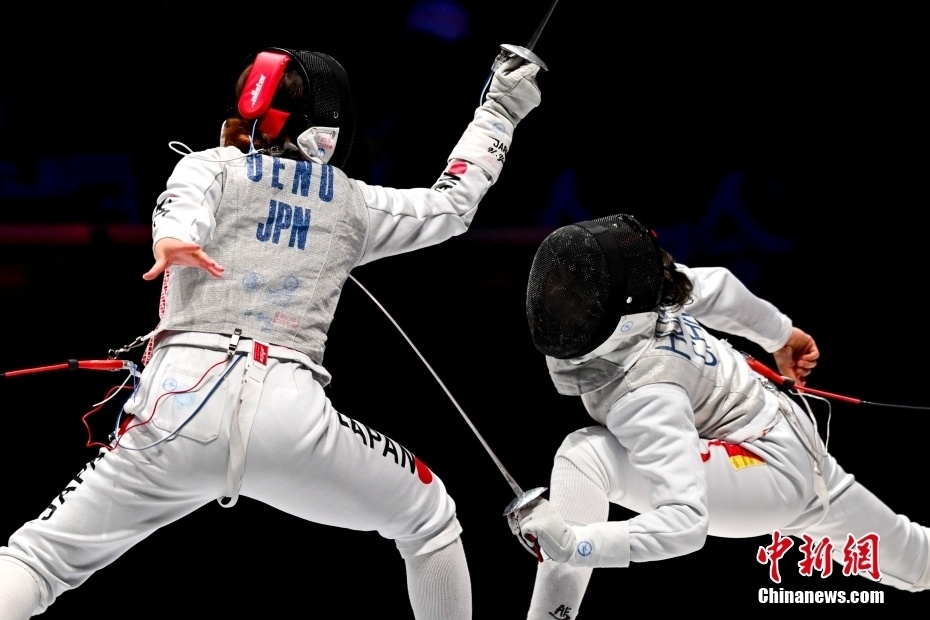 杭州亚运会中国选手黄芊芊夺得击剑女子个人花剑冠军