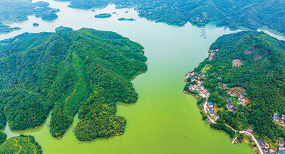 图为梧州市苍梧县梨埠镇爽岛水库.何华文摄(人民视觉)