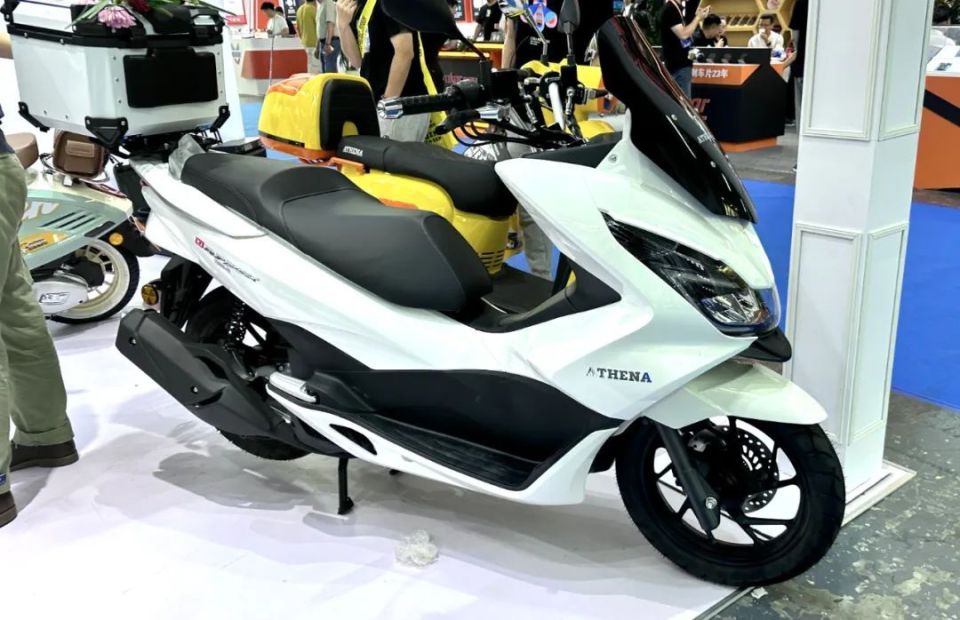 北京摩展丨雅典娜新车,女王,战神两款150,售价均为12980元