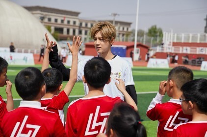 真心喜欢足球鹿晗工作室已注册足球第一课商标