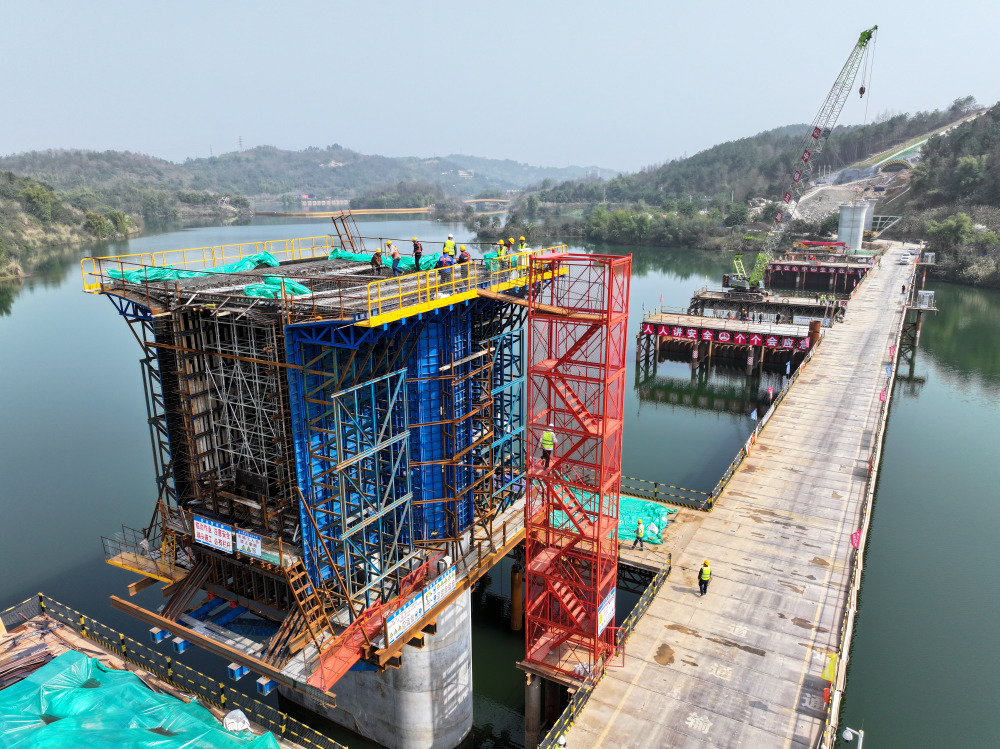 成渝中线高铁重庆段建设项目节后有序复工_腾讯新闻