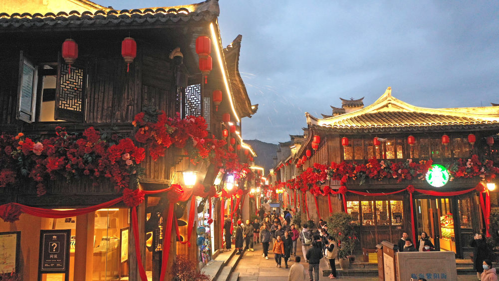 浙江临海:古街张灯结彩迎新春