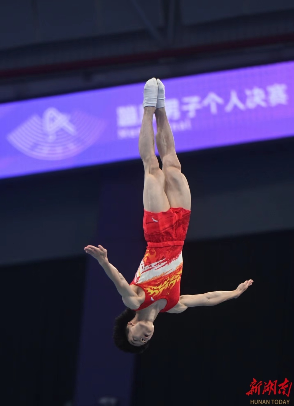 亚运湘军有惊无险严浪宇获男子蹦床金牌