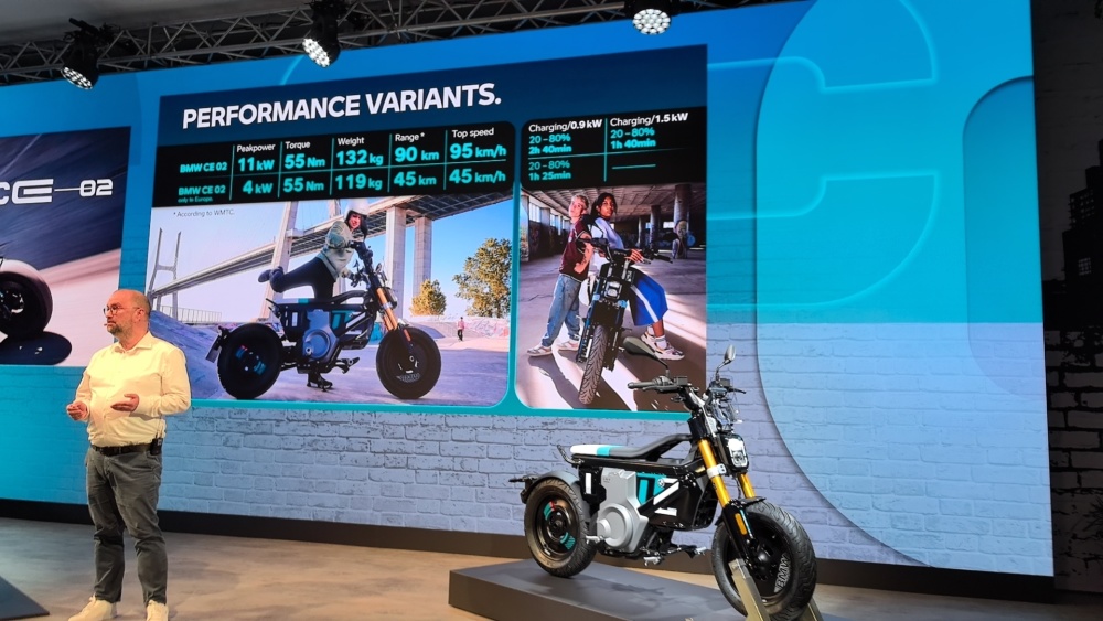 全新宝马ce 02电动摩托车将在国内上市,这个"电摩"有点潮!_腾讯新闻