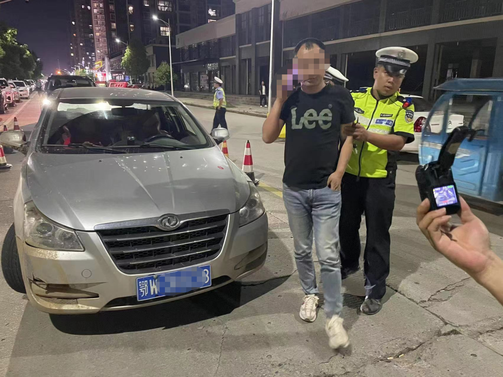 武汉蔡甸交警遇屡教不改,三次酒驾的老熟人,警方:他没有解释,可能有