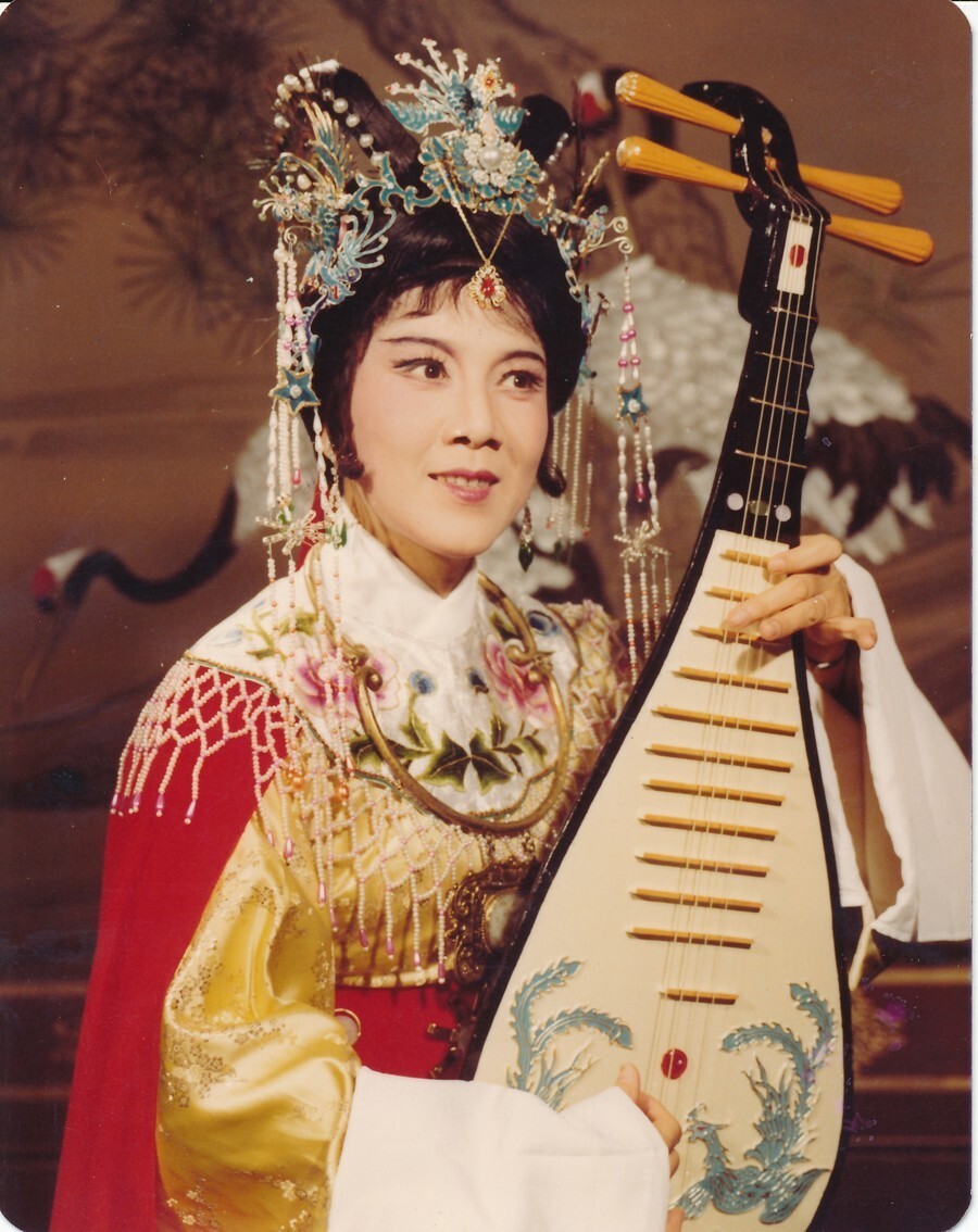 92岁吕瑞英获白玉兰戏剧奖特殊贡献奖,她凭什么从红娘演到薛宝钗_腾讯