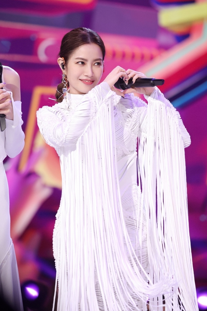 ella和徐怀钰合作我想和你唱演绎复古风