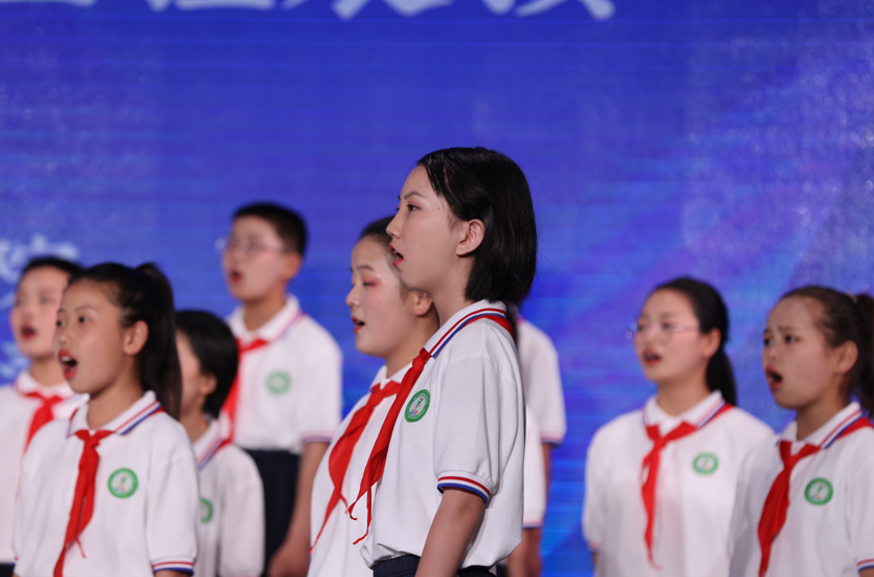 县胡族铺镇中心学校演唱曲目:《声声慢》《外婆的澎湖湾》帮扶高校