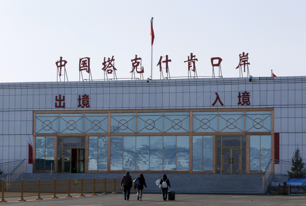 探访中蒙边境塔克什肯口岸_腾讯新闻