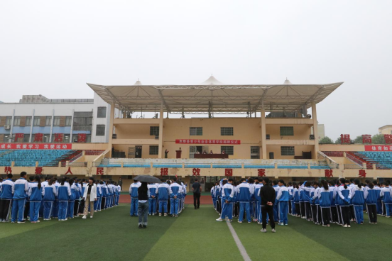 6月3日,息烽县青少年业余体育学校揭牌仪式在息烽县第二中学举行,标志