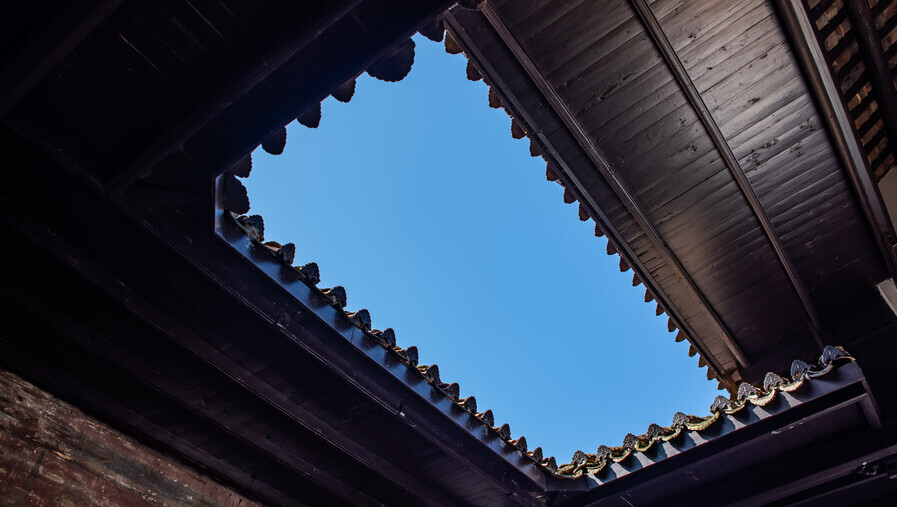 在没有空调的古代,天井不得不说是古建筑的一项伟大发明.什么是天井?