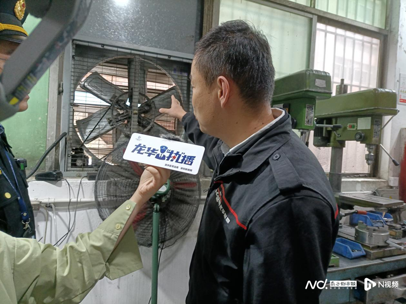 划伤割伤,触电等风险,以数控车床为例,不仅需要有防护罩,还要带联锁