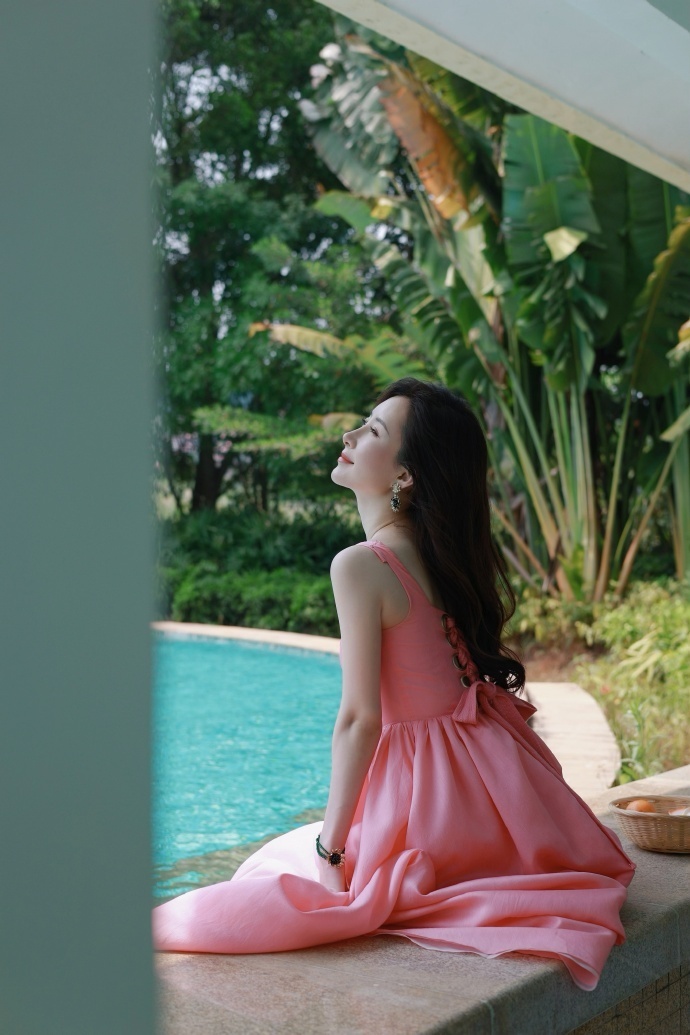 舒畅分享旅游美照天赐身材和容颜惹人羡笑容甜美宛如初恋