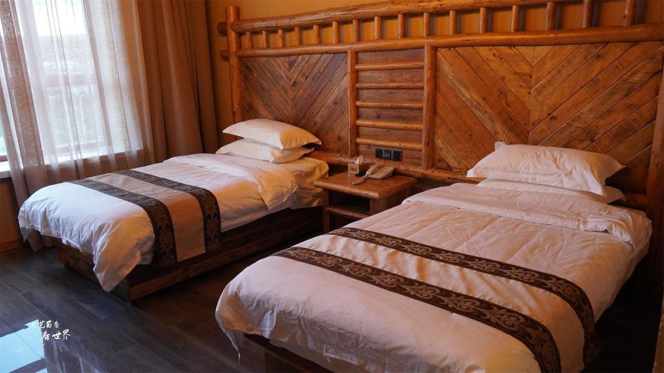 我在23℃的伊春避暑,在汤旺河镇住了几天,凉爽得要盖棉被子睡觉