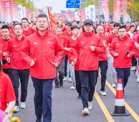 中国人保助力2024雄安马拉松圆满举行并颁发首届中国人保杯奖项