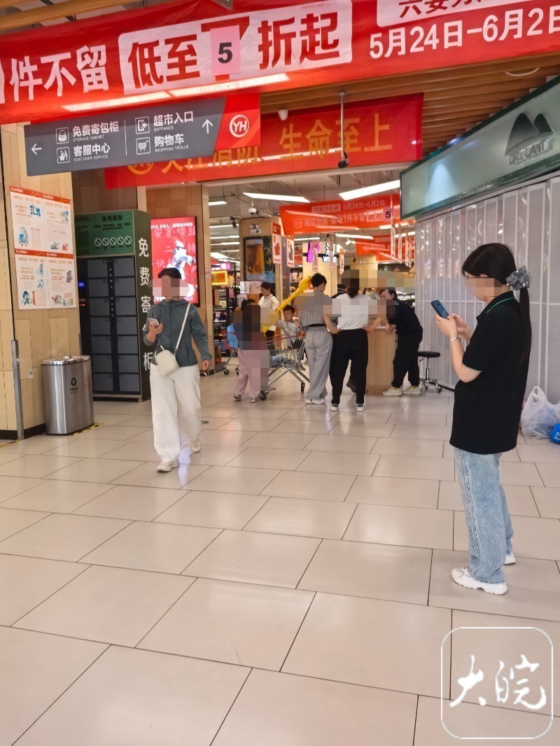 现场| 永辉超市六安万达店进入“出清”模式引来大量市民淘货-腾讯新闻