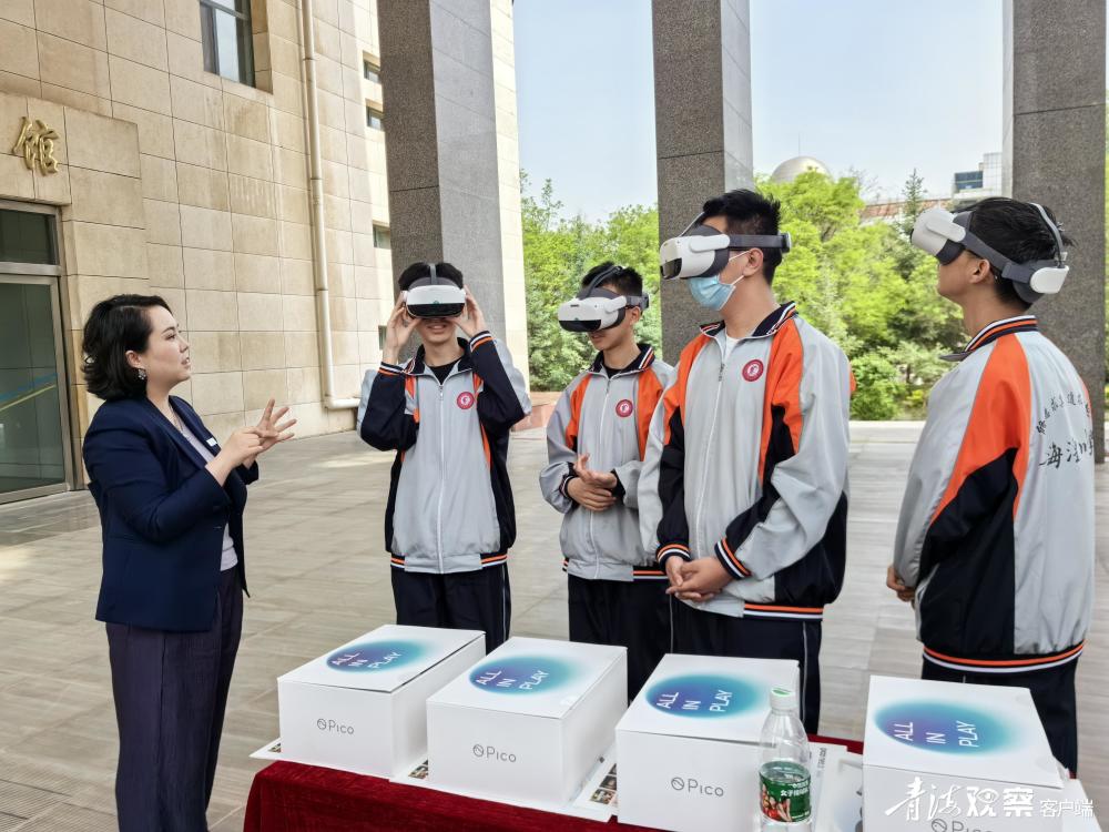 青博"送展览进校园"活动走进湟川中学