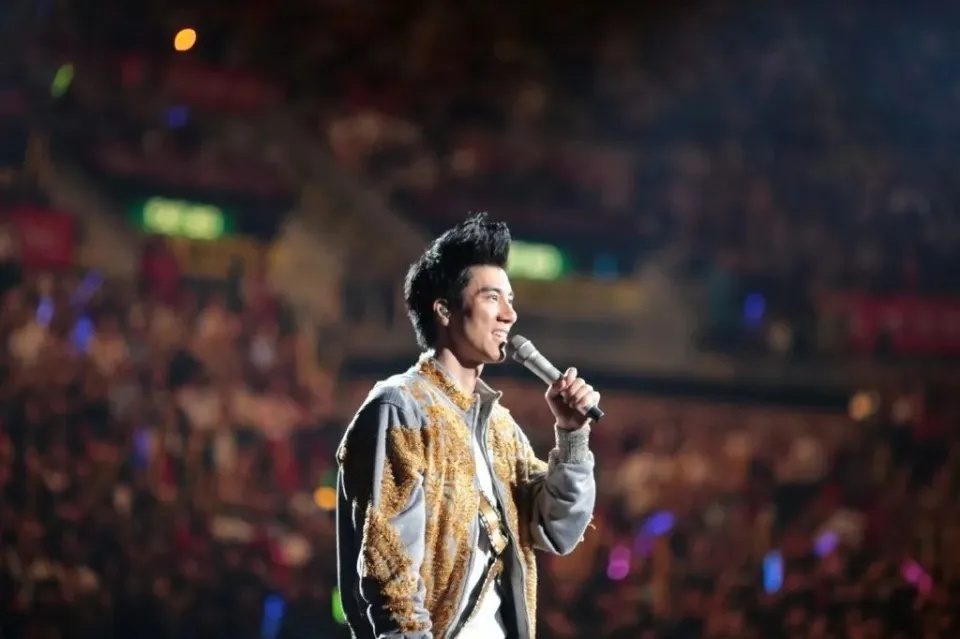 王力宏回应上《歌手》:想听live来石家庄