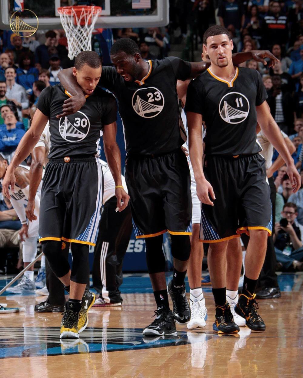 勇士连晒5张库追汤合照!