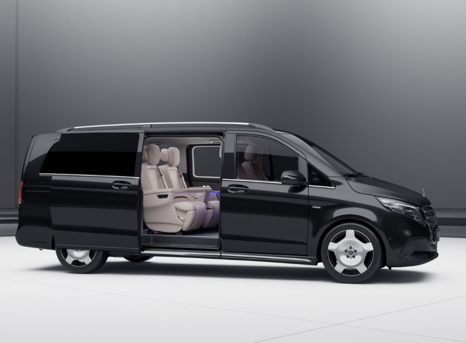 新一代梅赛德斯-奔驰v级mpv上市,49.68万元起售