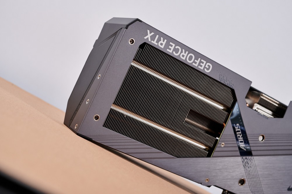 技嘉rtx 4070超级雕显卡图赏_腾讯新闻